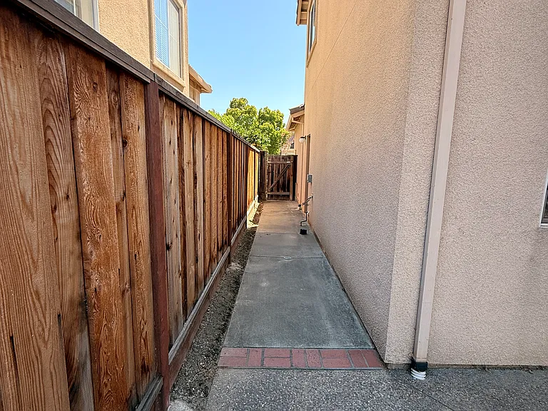 1832 Montage Ct — Photo 23