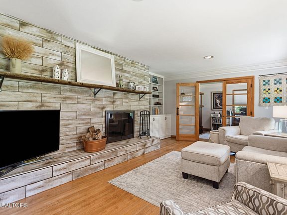 5th image of 100 Westlook Cir