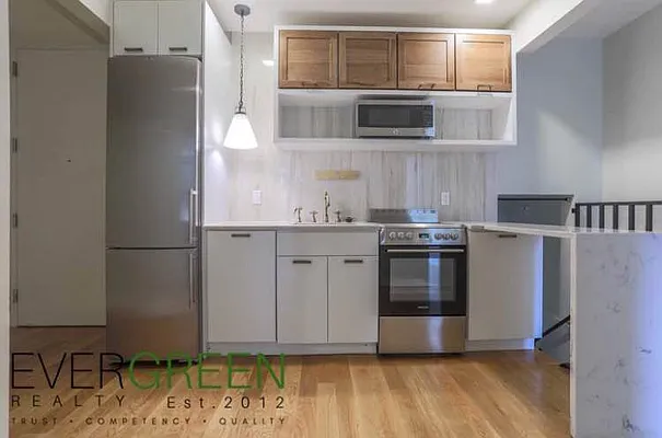 Rented by Evergreen Apartments BK | media 35