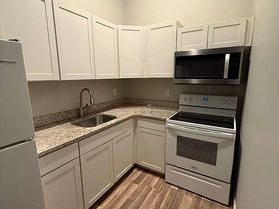 3rd image of 624 Washington St #1