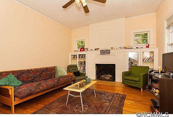 High ceilings in the living room. Non functional fireplace