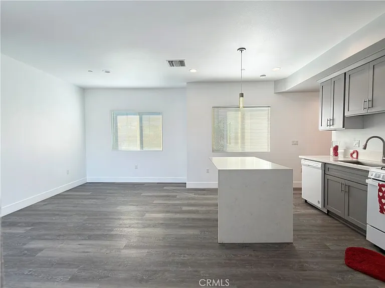 1489 Atlantic Ave — Photo 3