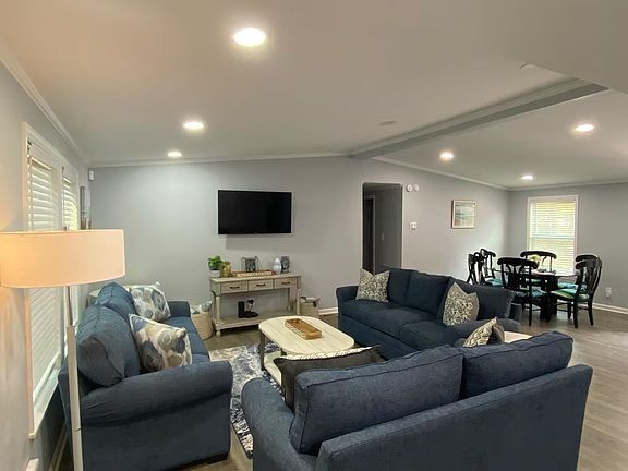 3rd image of 490 Waverly Rd.