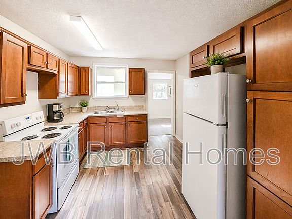 3rd image of 1288 W 28th St