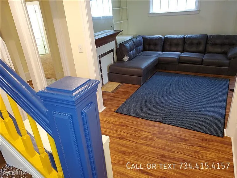 118 N State St — Photo 12