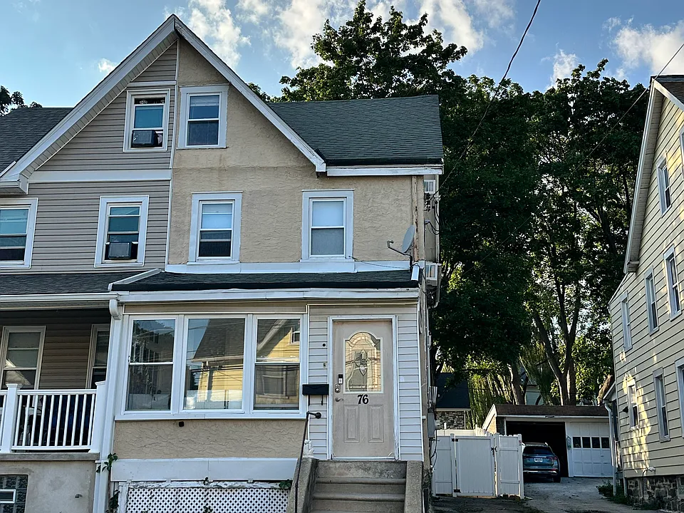 76 Holland Ave
