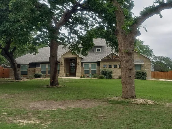 105 Halie Dr, Adkins, TX 78101