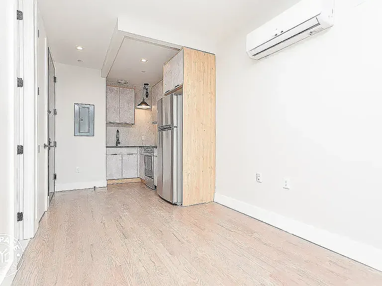 987 Rogers Ave #4G — Photo 3