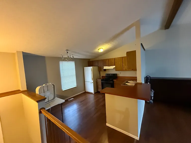 5907 Sundrops Ave — Photo 6
