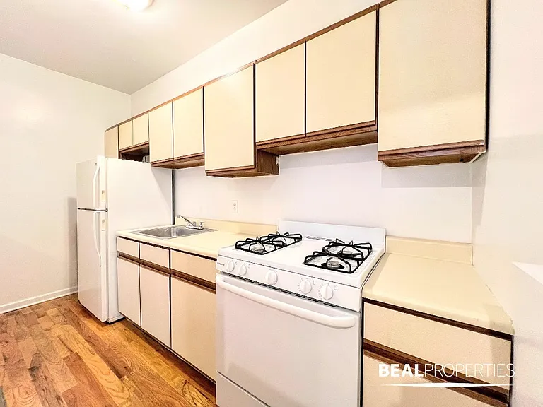 660 W Cornelia Ave #12 — Photo 5