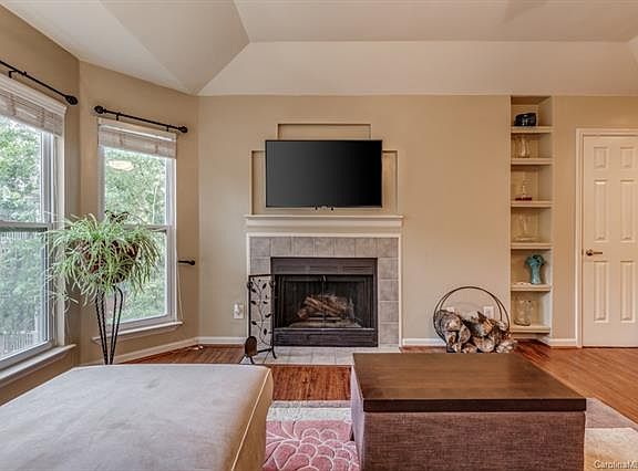 4th image of 517 Graham St #3C