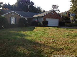2423 Fraserburgh Dr, Matthews, NC 28105