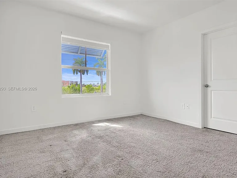 149 NE 3rd Ct — Photo 31