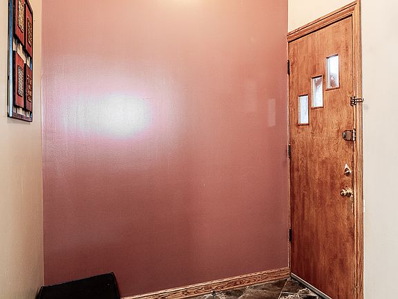 3rd image of 2515 W Medill Ave