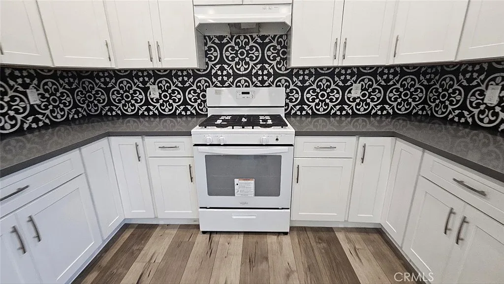 5 bed, 1800 sqft, $3,800 — Photo 2