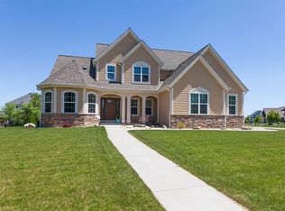 W188N4922 Red Crown Trl, Menomonee Falls, WI 53051