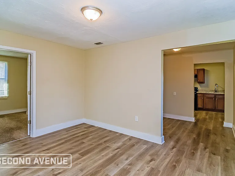 1201 W 27th St — Photo 8