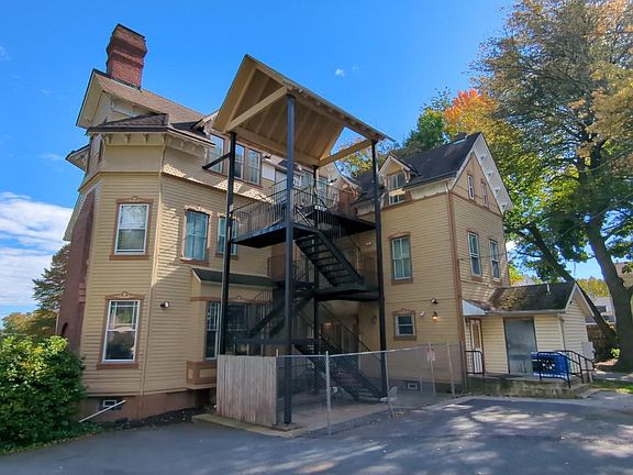 4th image of 900 Main St