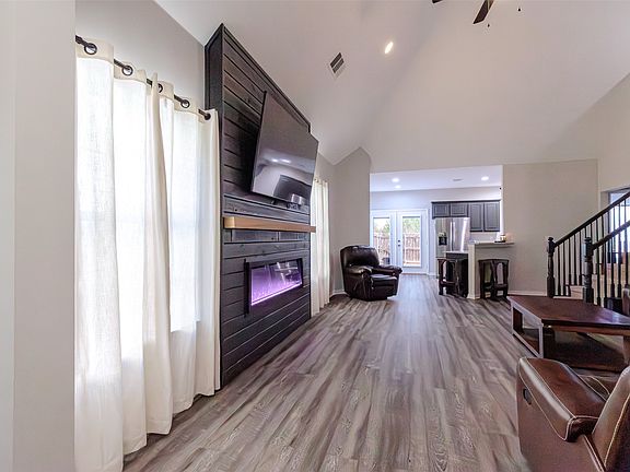 4th image of 230 Greathouse Vlg