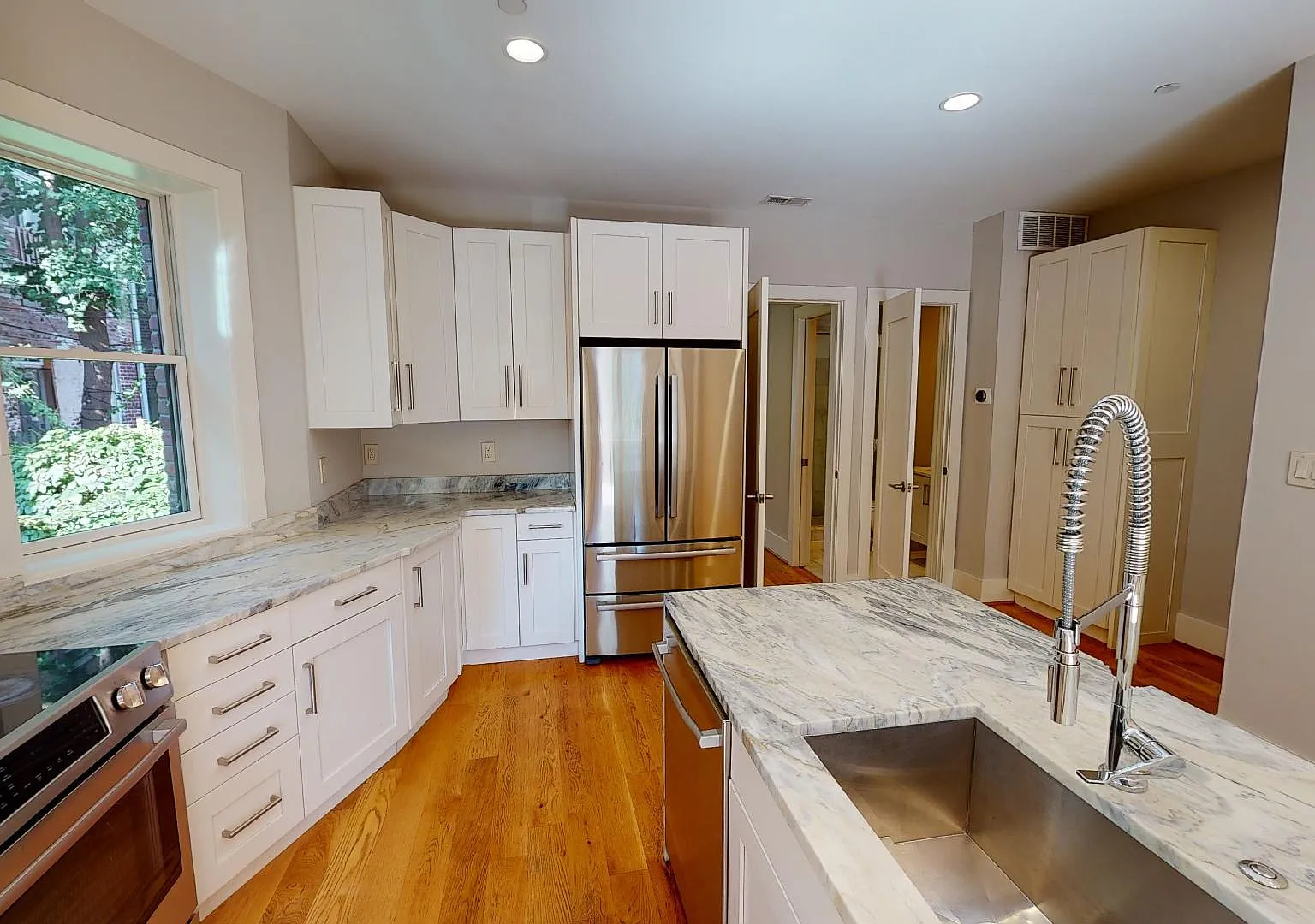 3 bed, 1499 sqft, $4,197 — Photo 2