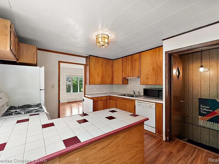 735 Novi St — Photo 15