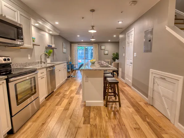 82 Centre St Unit B, Quincy, MA 02169