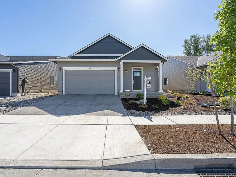 718 Tigerlily St — Photo 2