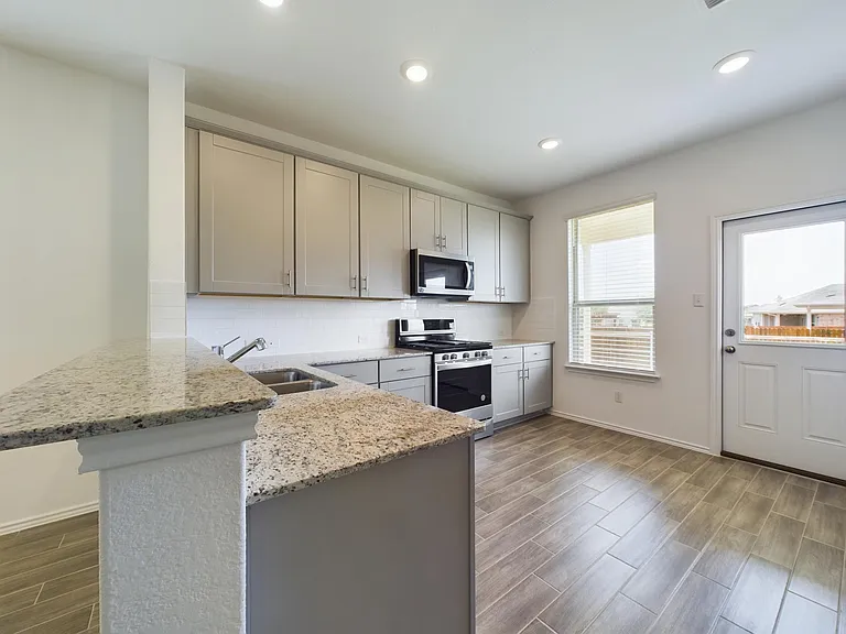 437 Pickrell Loop — Photo 6