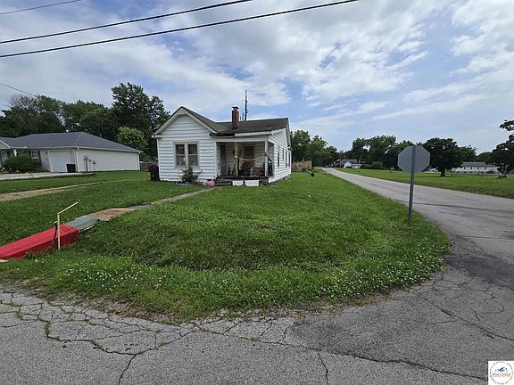 4th image of 410 W Grandriver St