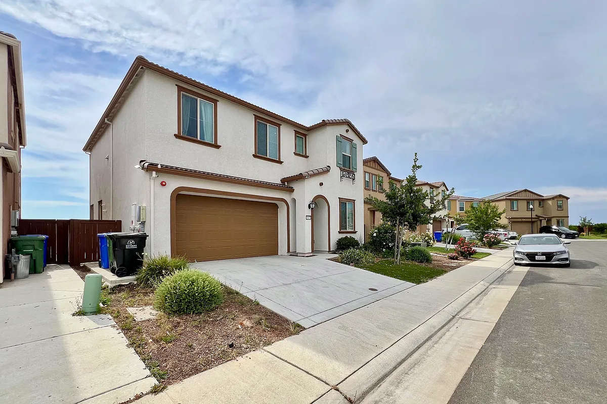 Building Photo - 10420 Cello Way
