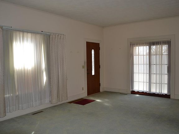 5th image of 812 N Olive St