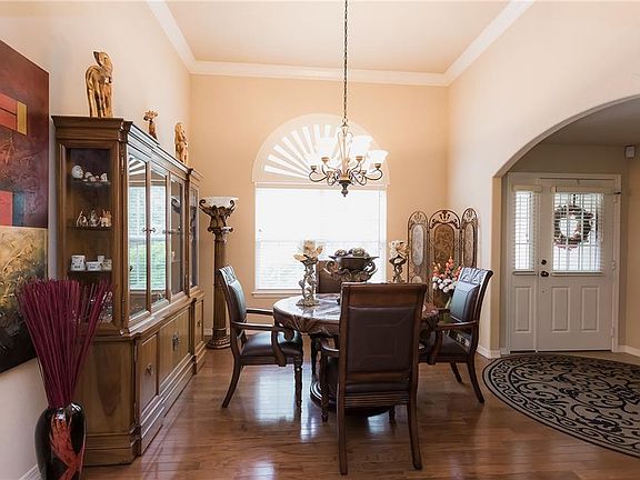 4th image of 3 Nortleigh Cir