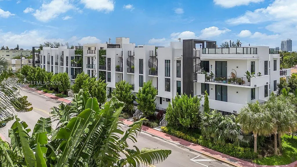 1 bed, 2.0 bath, 975 sqft, $6,500 — Photo 1