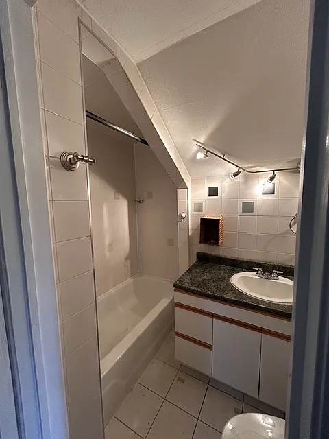 2 bed, 900 sqft, $1,800 — Photo 4