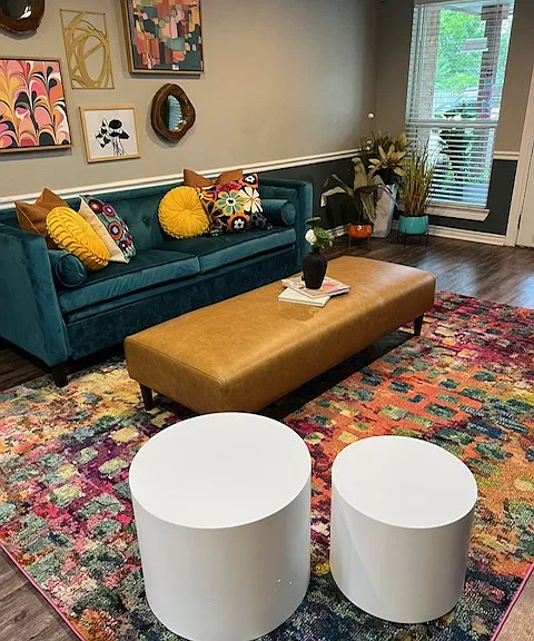 Carriage House Apartments — Photo 8