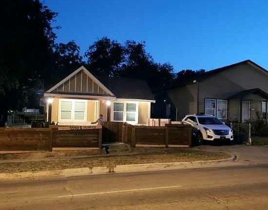 3rd image of 1550 E Illinois Ave