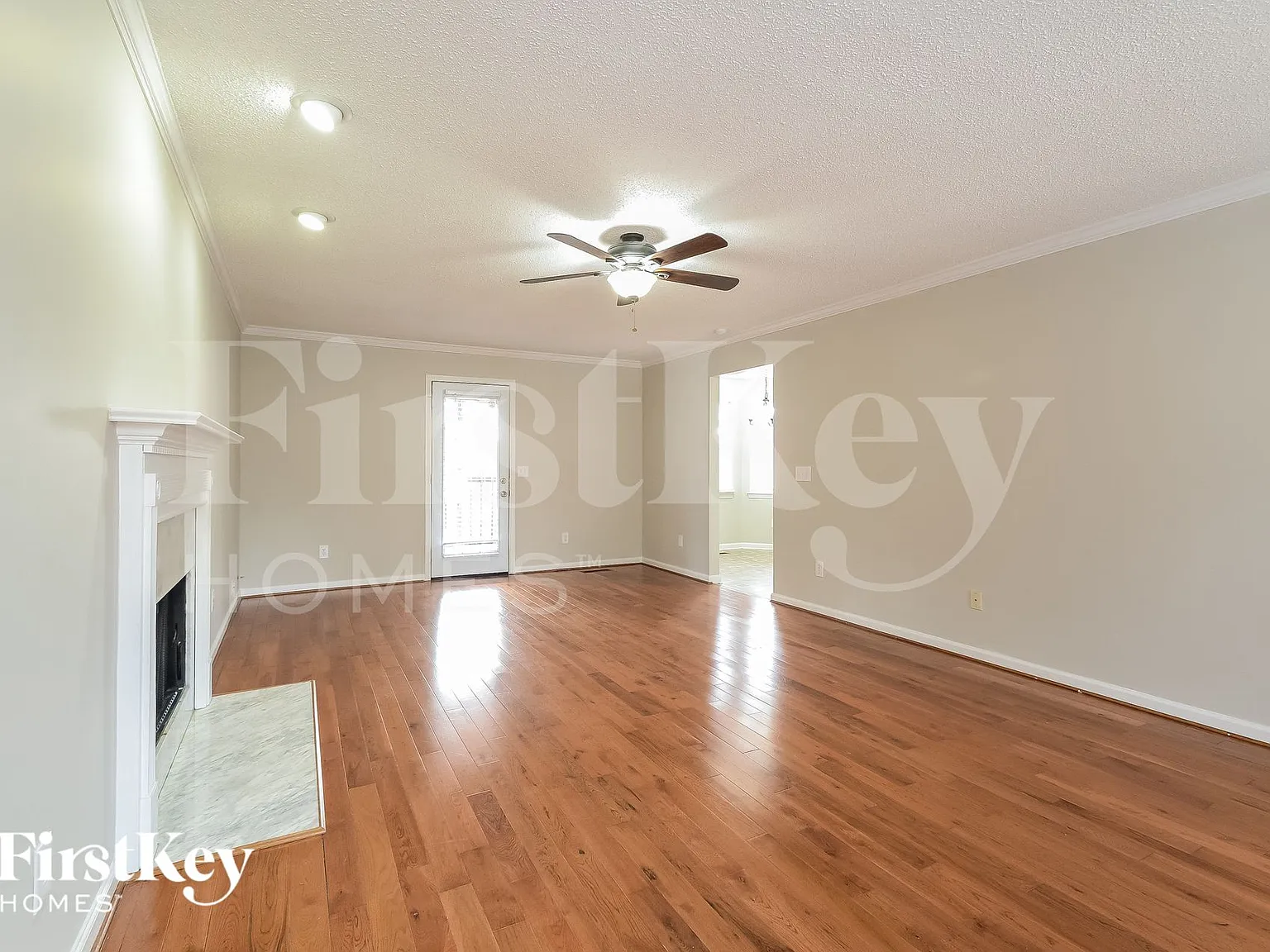 3 bed, 2.5 bath, 1944 sqft, $2,075 — Photo 4