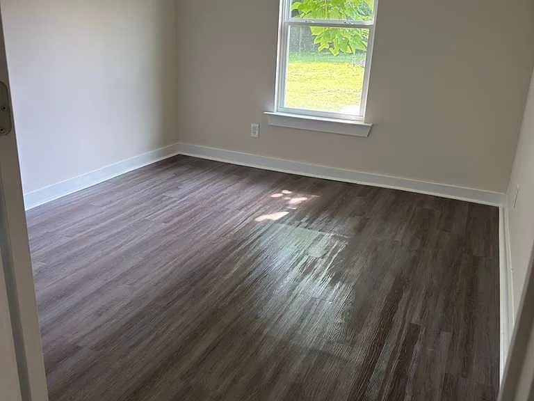 214 W Lokey Ave — Photo 6