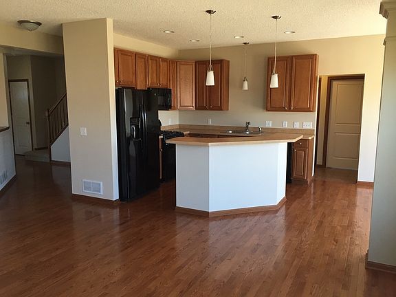 2nd image of 6835 Lakewood Dr NE