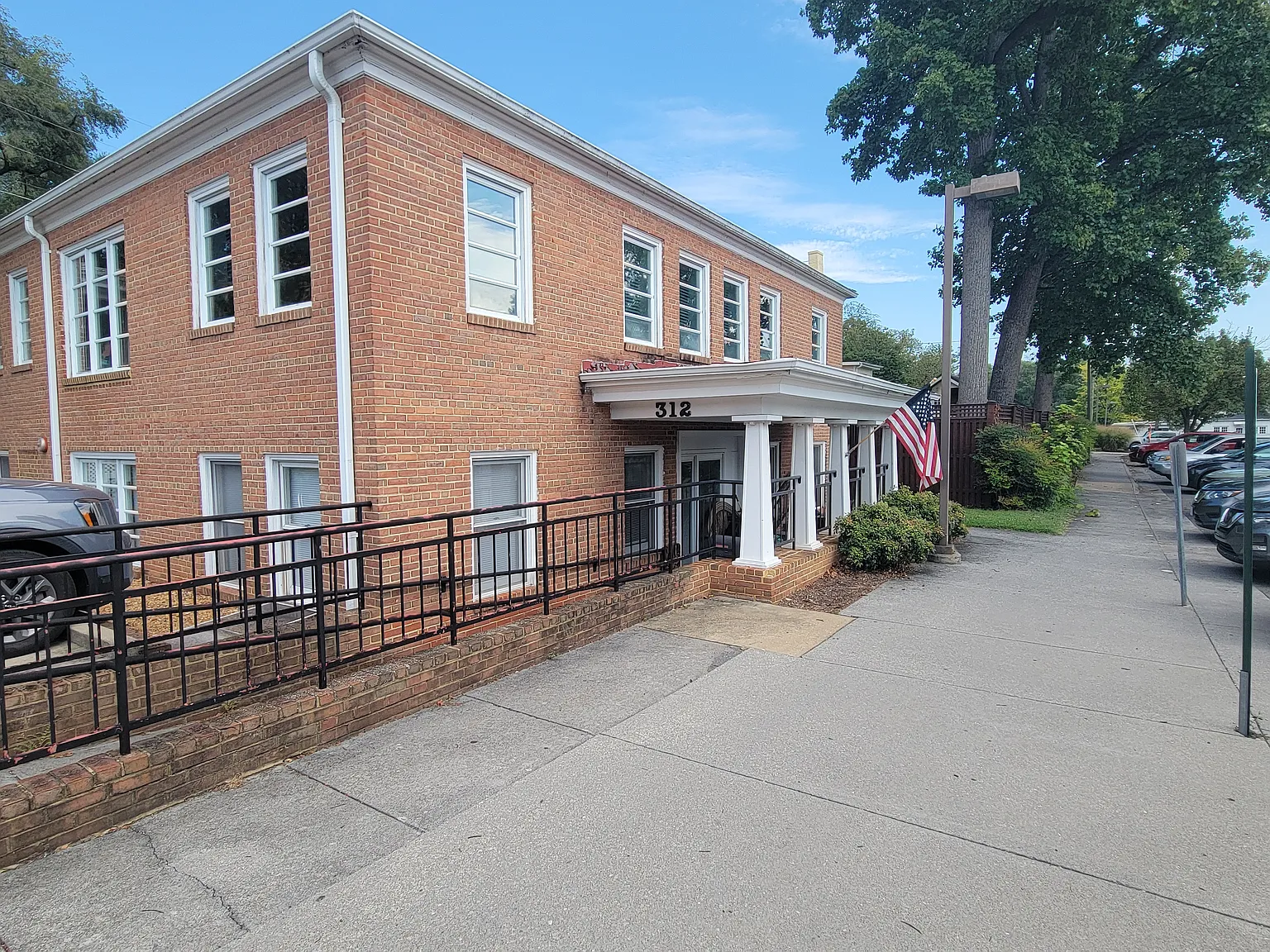4 bed, 2100 sqft, $2,600 — Photo 2