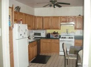 20 Roosevelt Ave, Sayville, NY 11782
