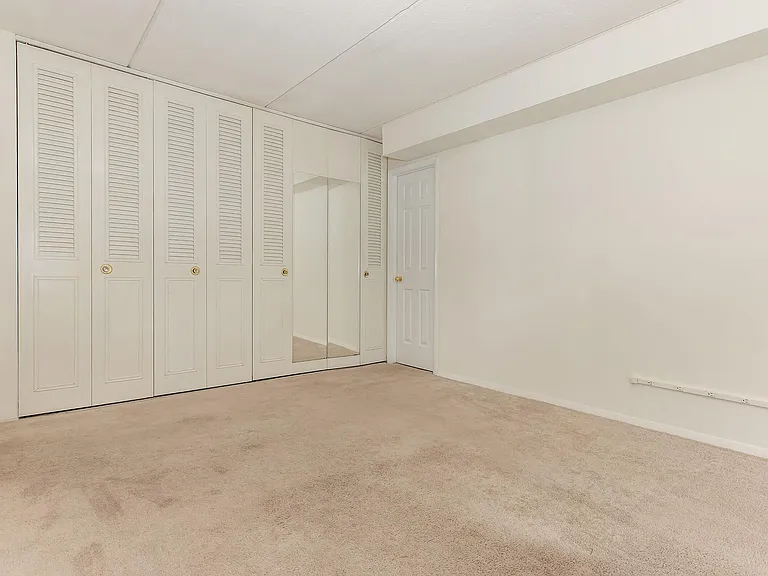 Lansing West Apartments — Photo 34