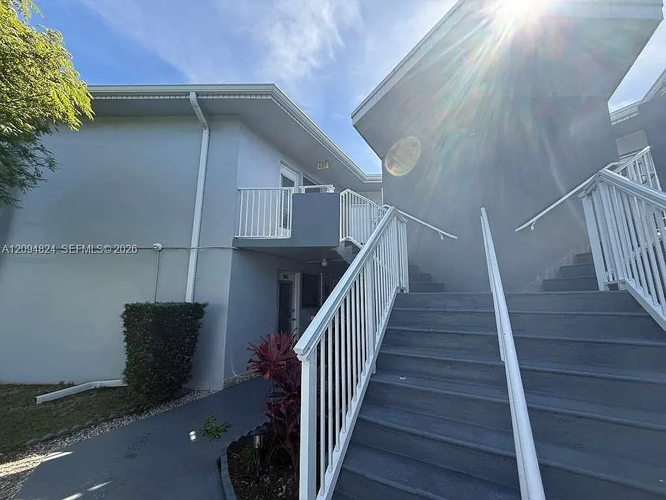 1663 NE Miami Gardens Dr #238