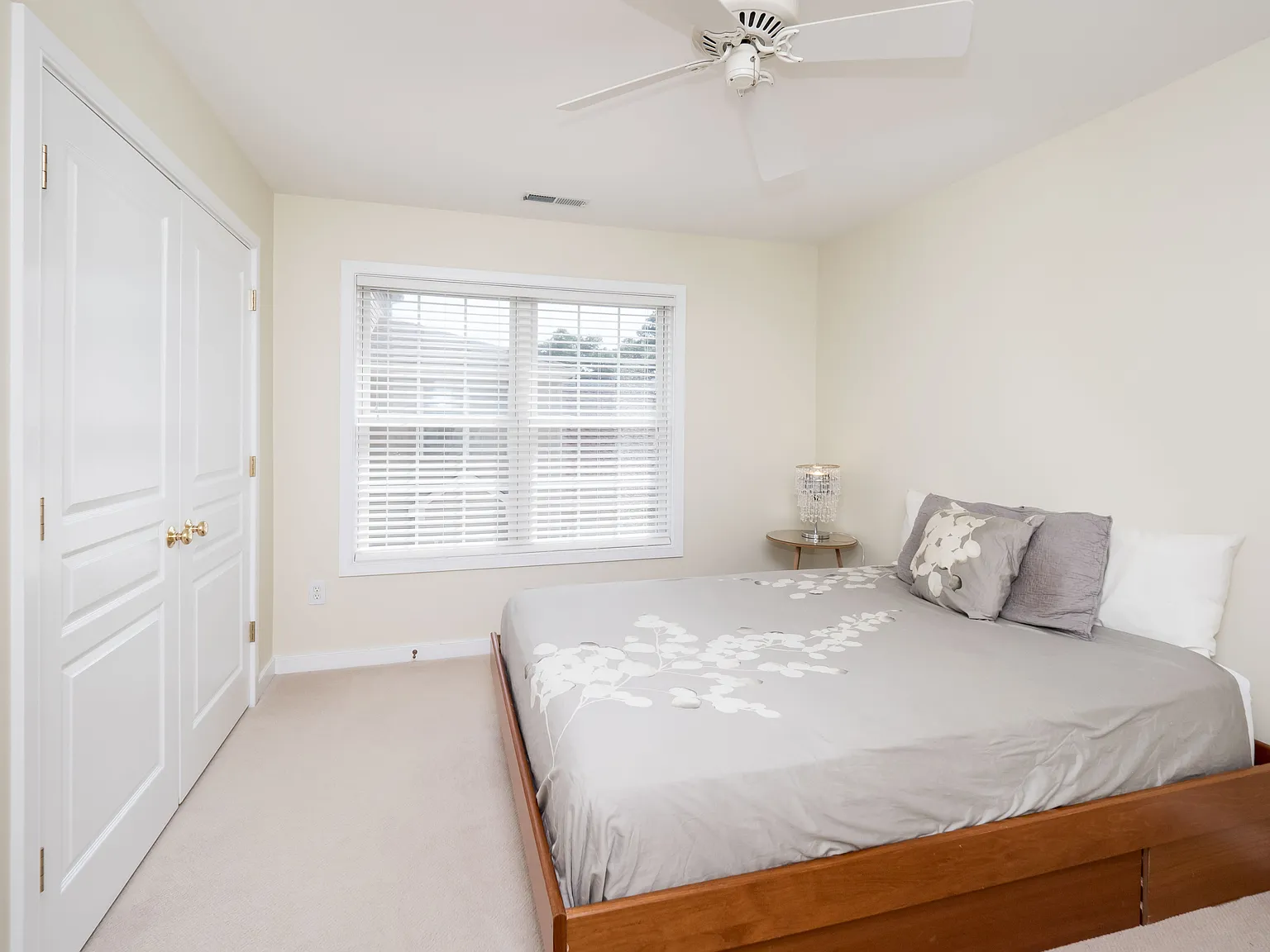 4 bed, 2638 sqft, $4,500 — Photo 2