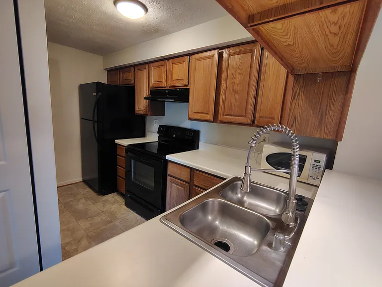 821 Stratford Way — Photo 12