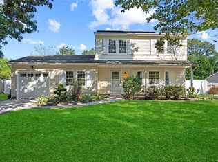 137 13th Ave, Holtsville, NY 11742