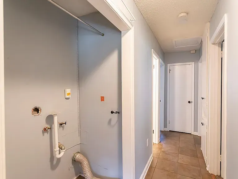 130 Country Club Dr — Photo 23