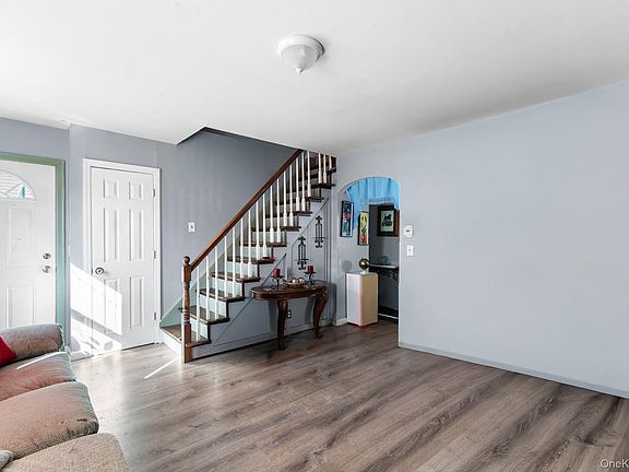 5th image of 13 Westside Avenue