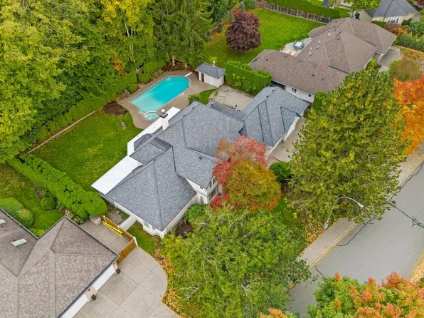 2039 132a St, Surrey, BC V4A 9K2