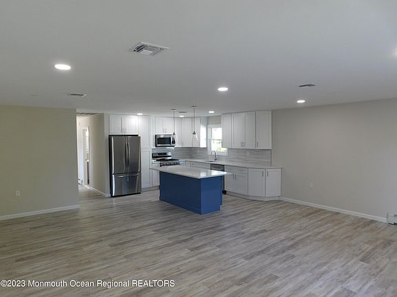3rd image of 31 Kinkora Court W